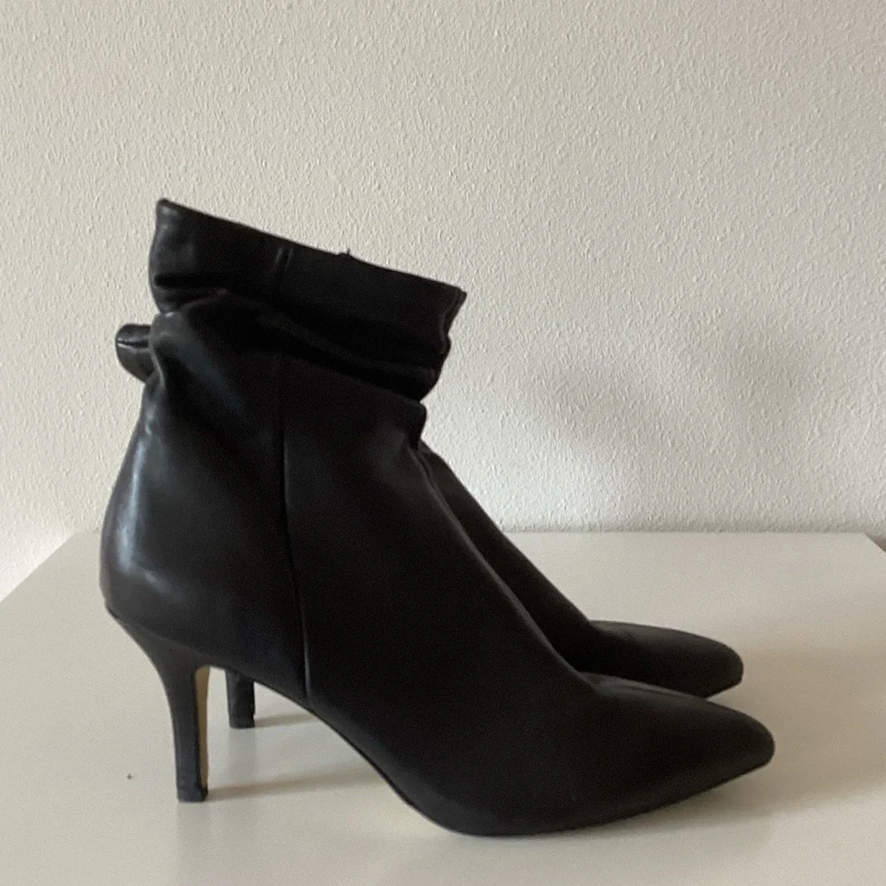 Dolce Vita Black Leather‎ Pointed-Toe Ankle Boots with Zipper Size 10